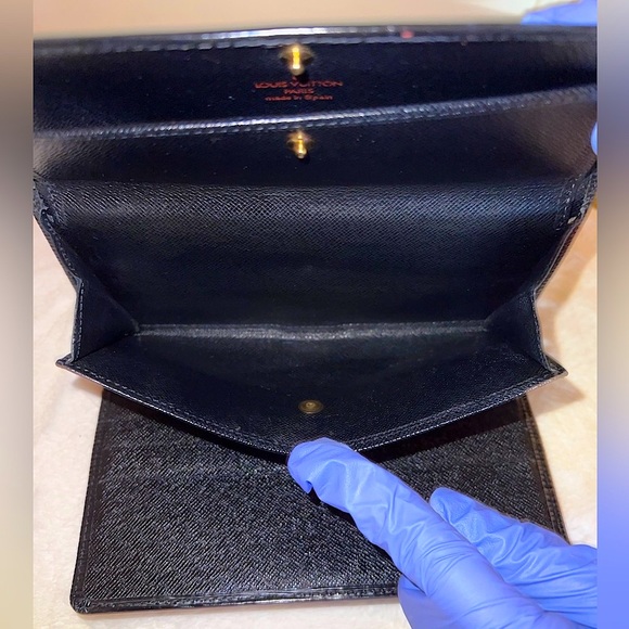 Black Louis Vuitton Epi Wallet - Picture 4 of 10